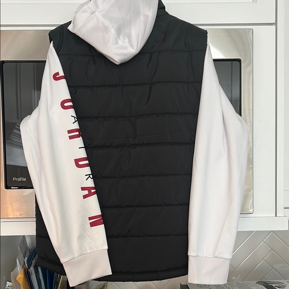 Air Jordan Black Puffer Vest with Logo - Picture 9 of 10
